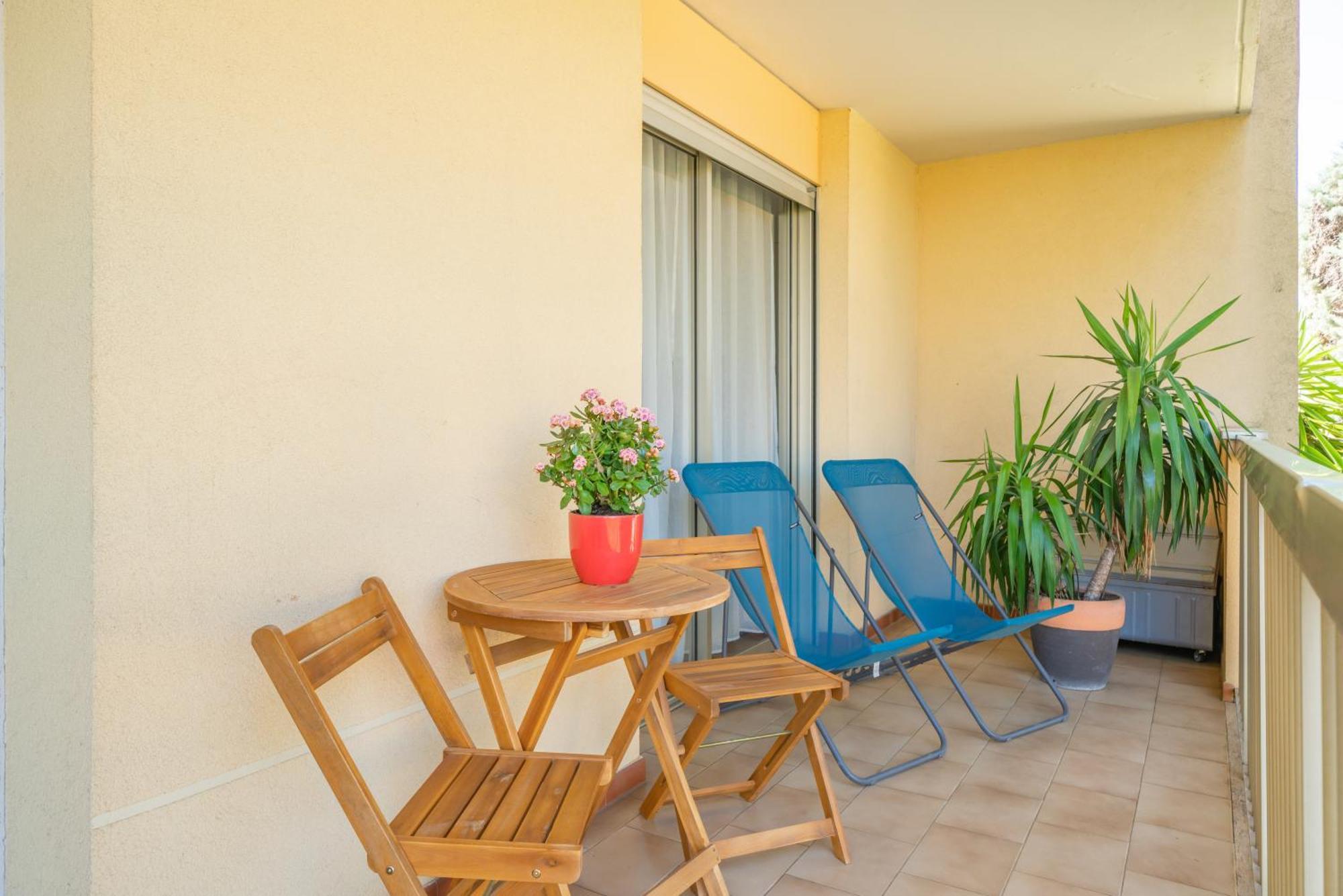 אנטיב Spacious Apartment At A 5 Min Walk From The Beach מראה חיצוני תמונה