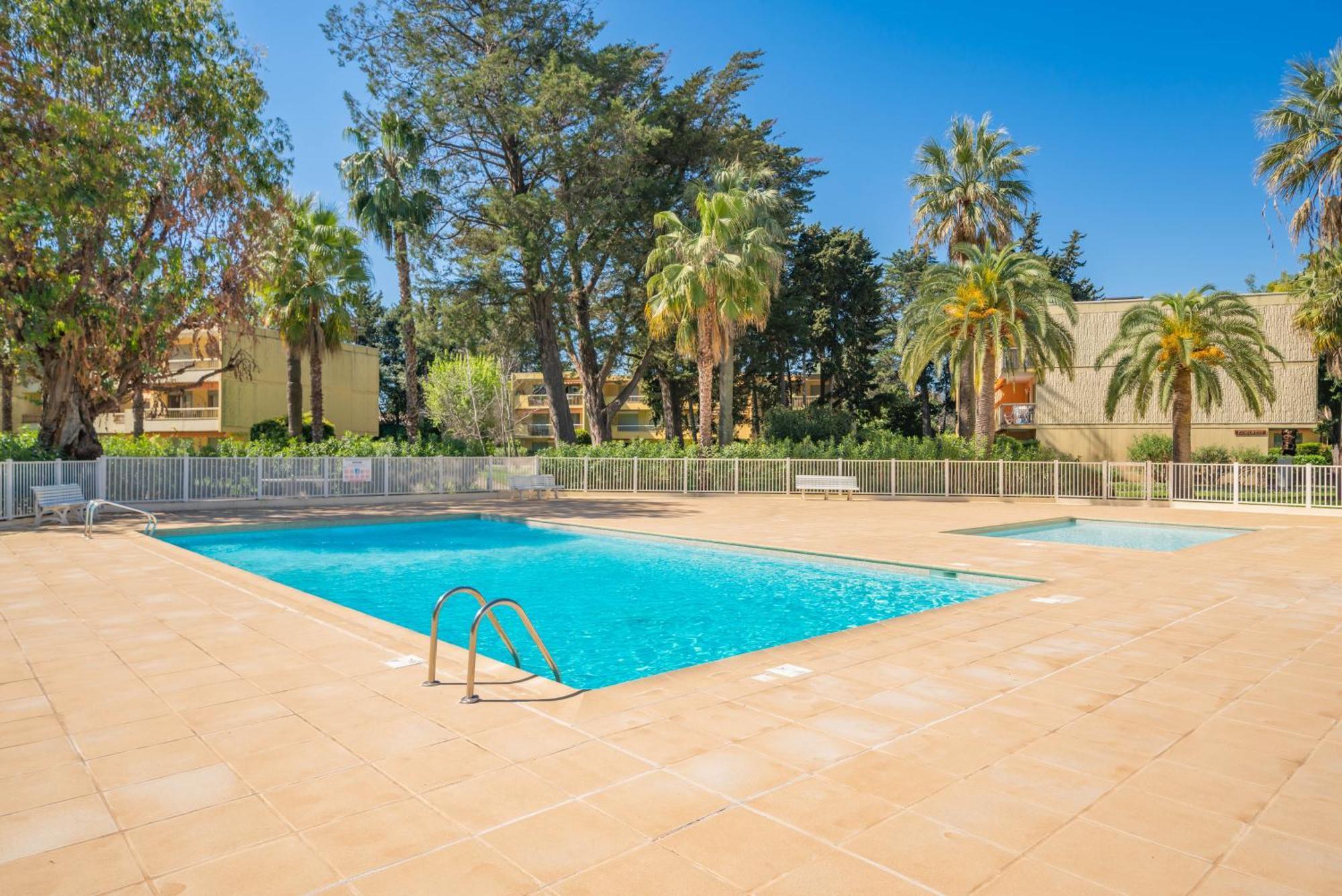 אנטיב Spacious Apartment At A 5 Min Walk From The Beach מראה חיצוני תמונה