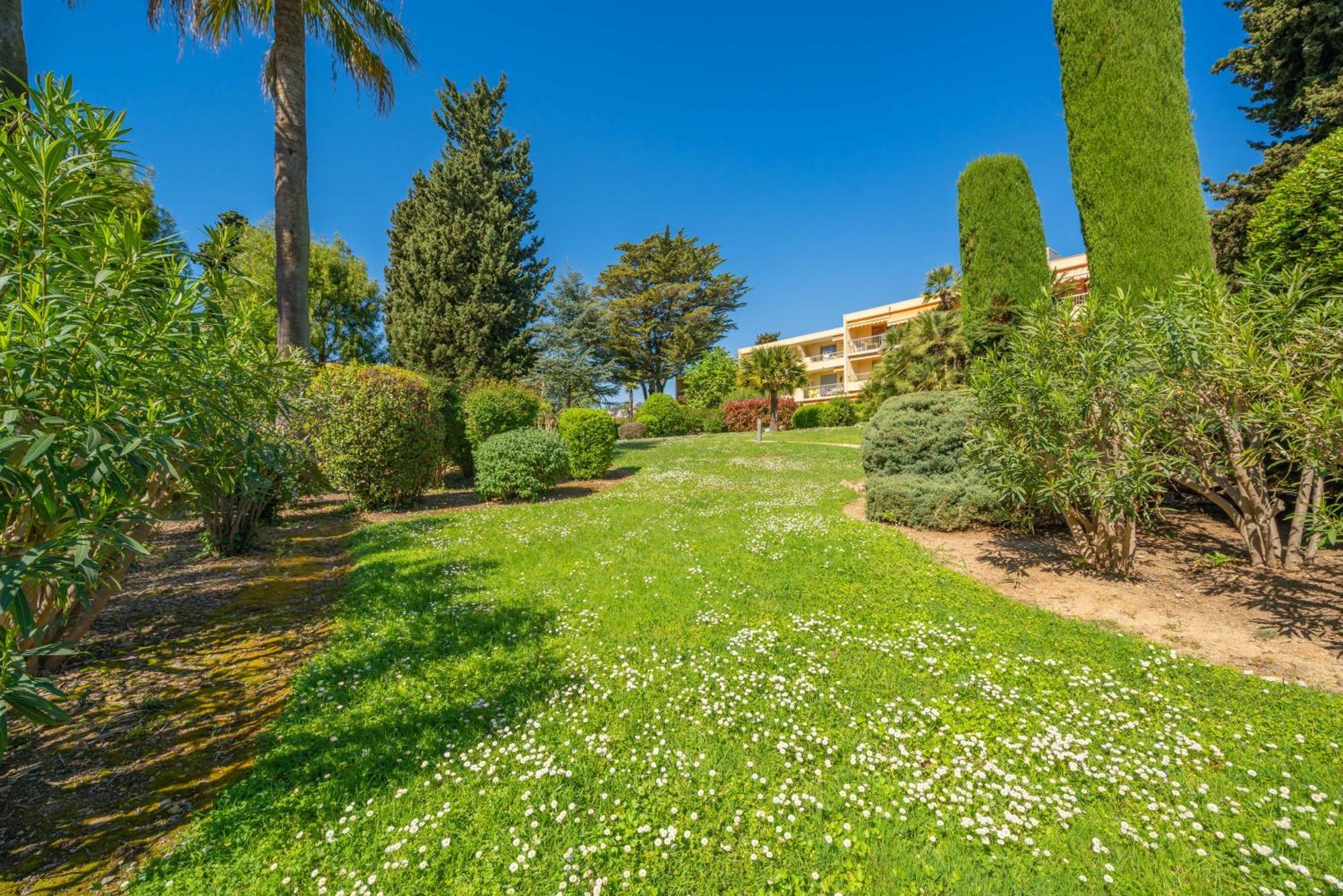 אנטיב Spacious Apartment At A 5 Min Walk From The Beach מראה חיצוני תמונה